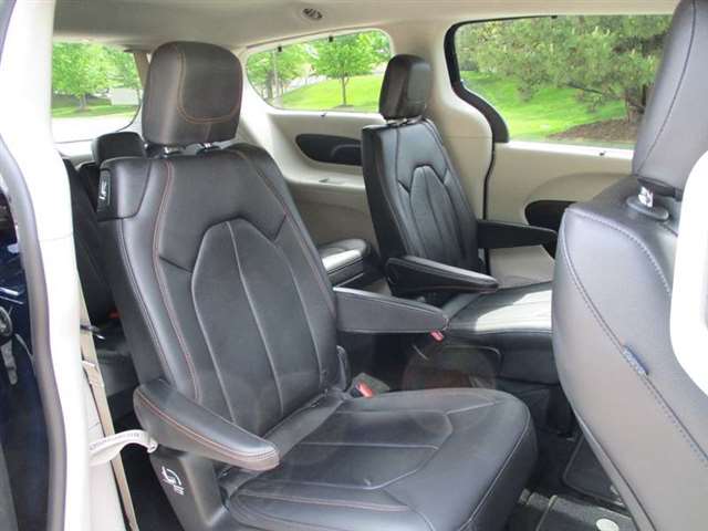 2017 Chrysler Pacifica Touring-L 4dr Mini-Van